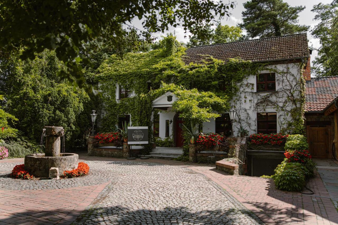 Dom W Starym Parku Hotel Biskupice  Kültér fotó
