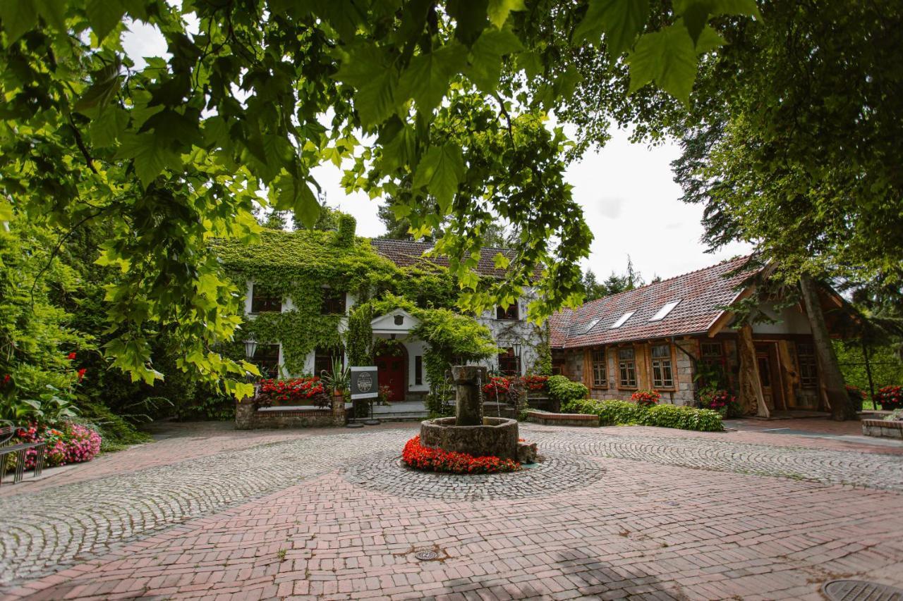 Dom W Starym Parku Hotel Biskupice  Kültér fotó