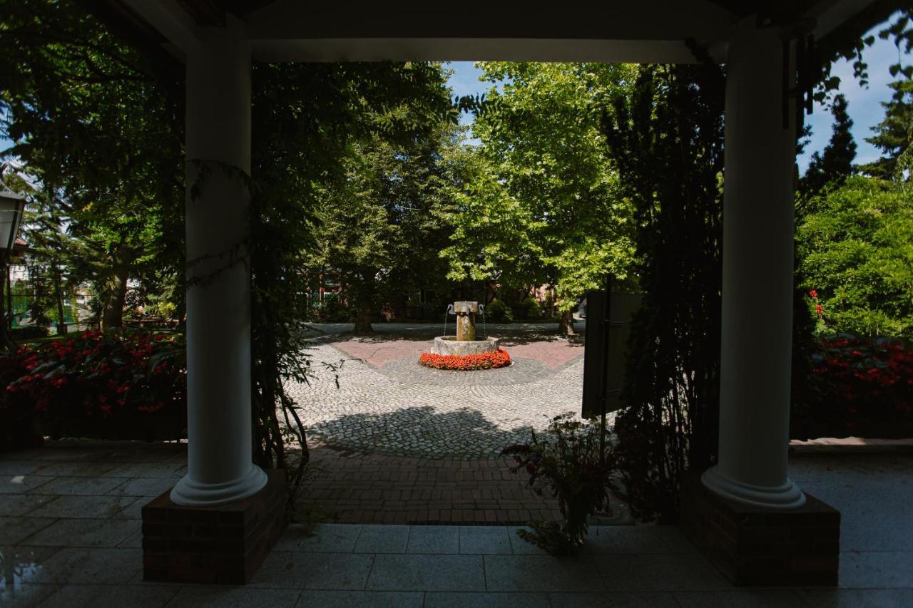 Dom W Starym Parku Hotel Biskupice  Kültér fotó