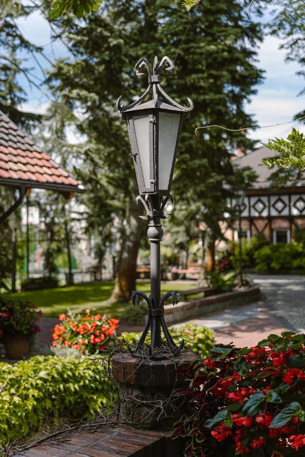 Dom W Starym Parku Hotel Biskupice  Kültér fotó