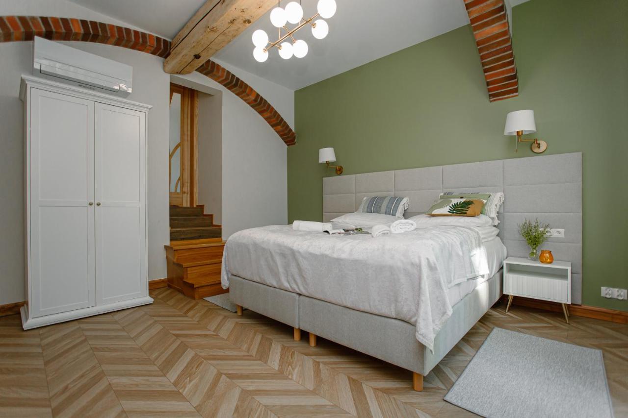 Dom W Starym Parku Hotel Biskupice  Kültér fotó