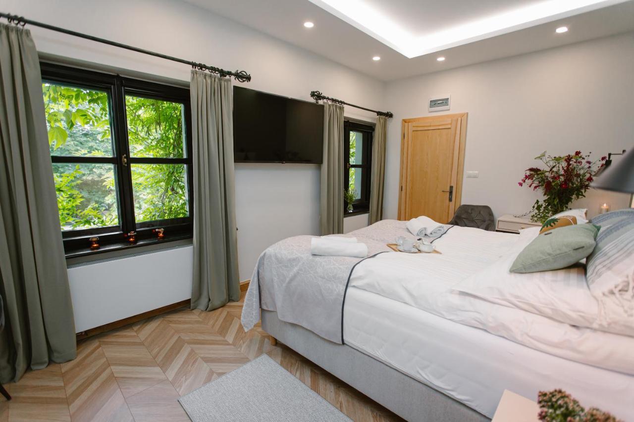 Dom W Starym Parku Hotel Biskupice  Kültér fotó