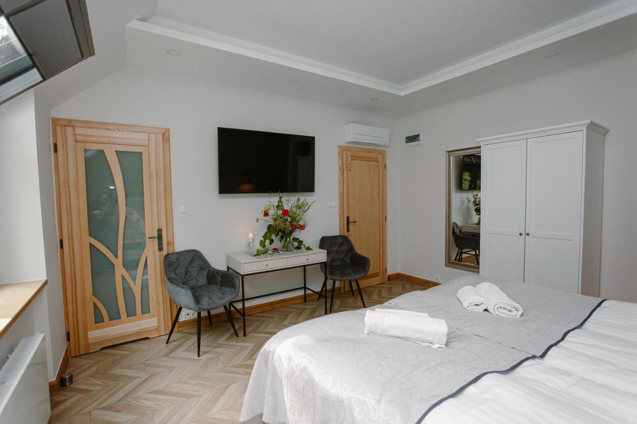 Dom W Starym Parku Hotel Biskupice  Kültér fotó