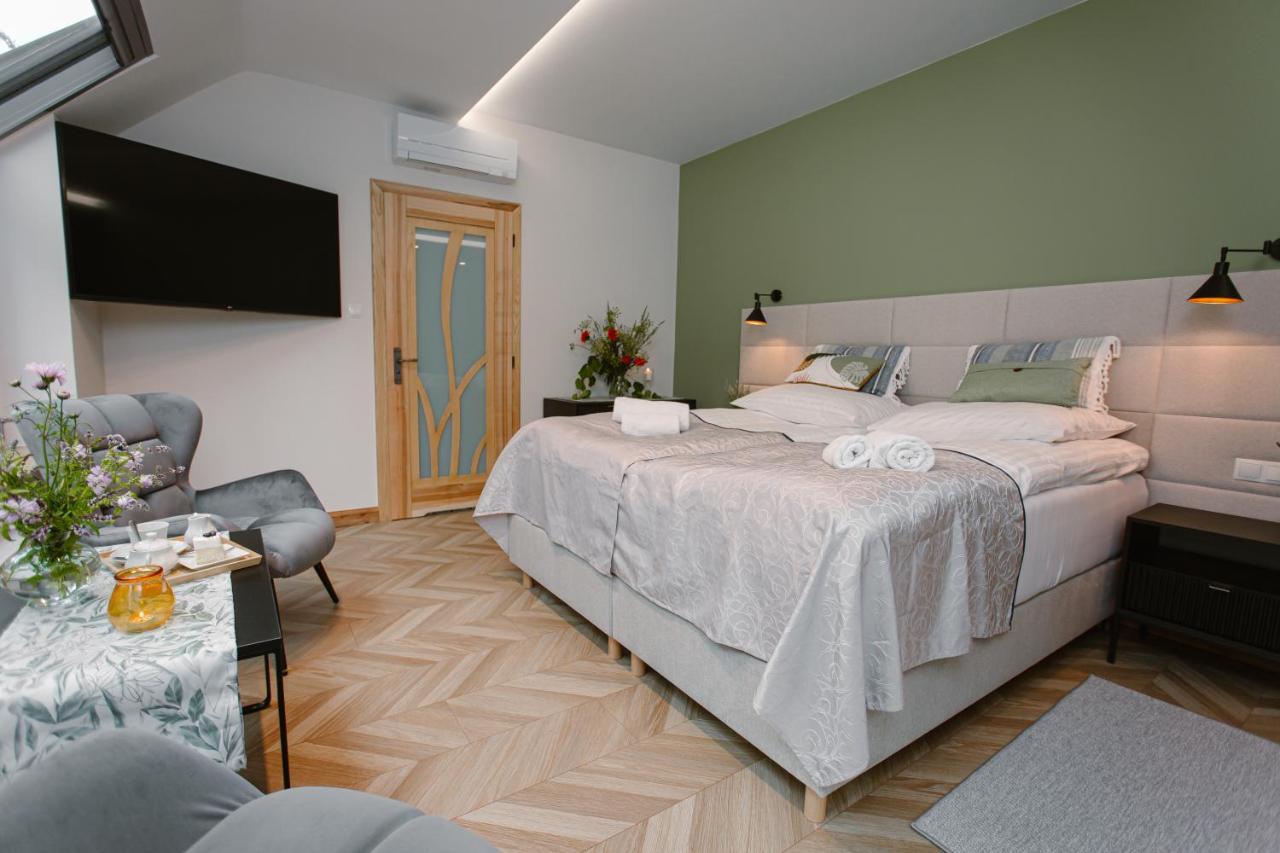 Dom W Starym Parku Hotel Biskupice  Kültér fotó