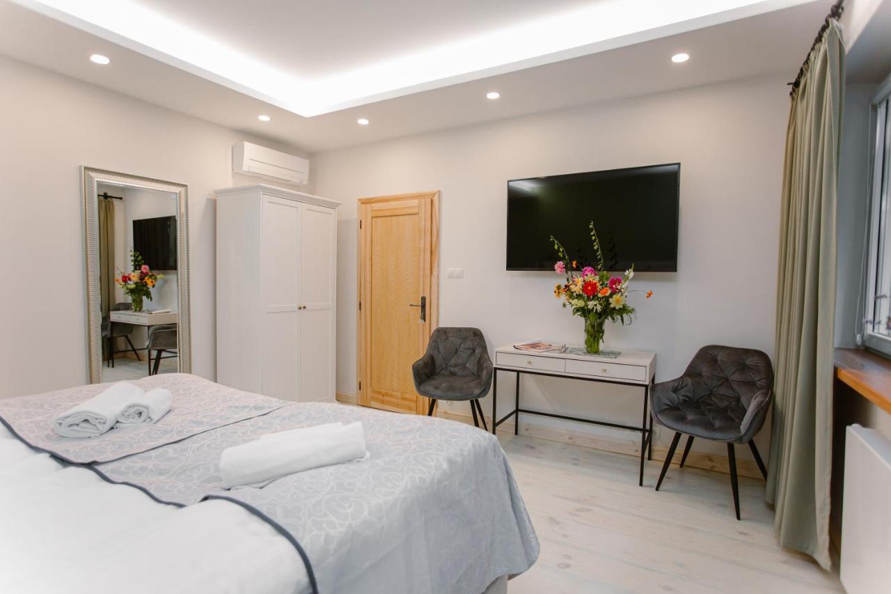 Dom W Starym Parku Hotel Biskupice  Kültér fotó