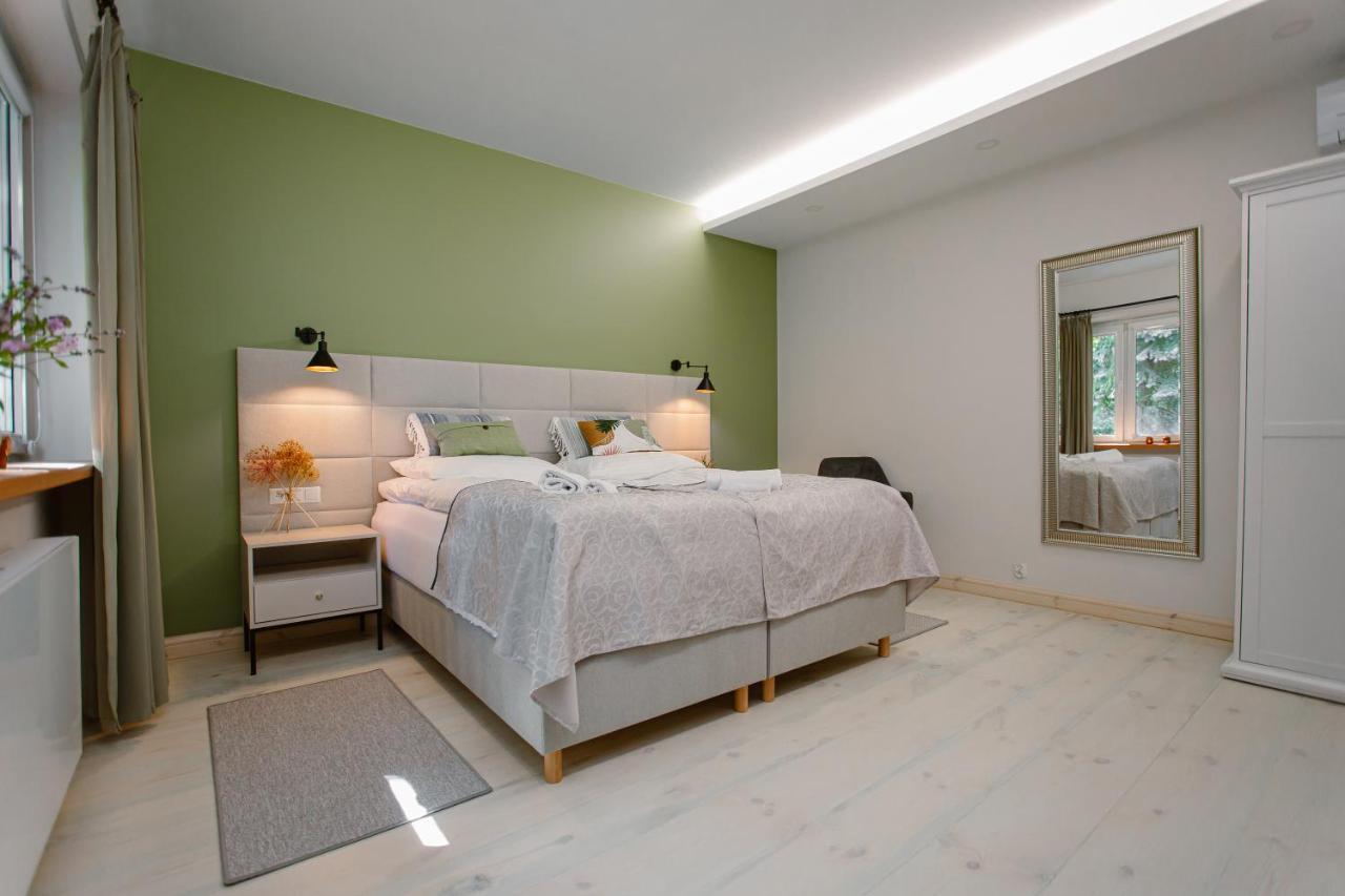 Dom W Starym Parku Hotel Biskupice  Kültér fotó